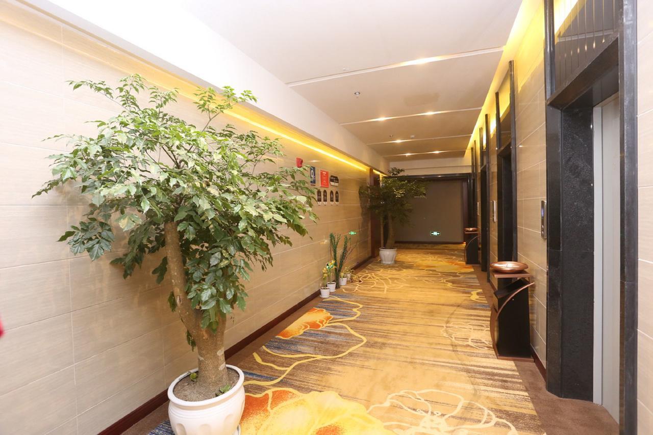 Mingshan Hotel Chengdu Exterior photo
